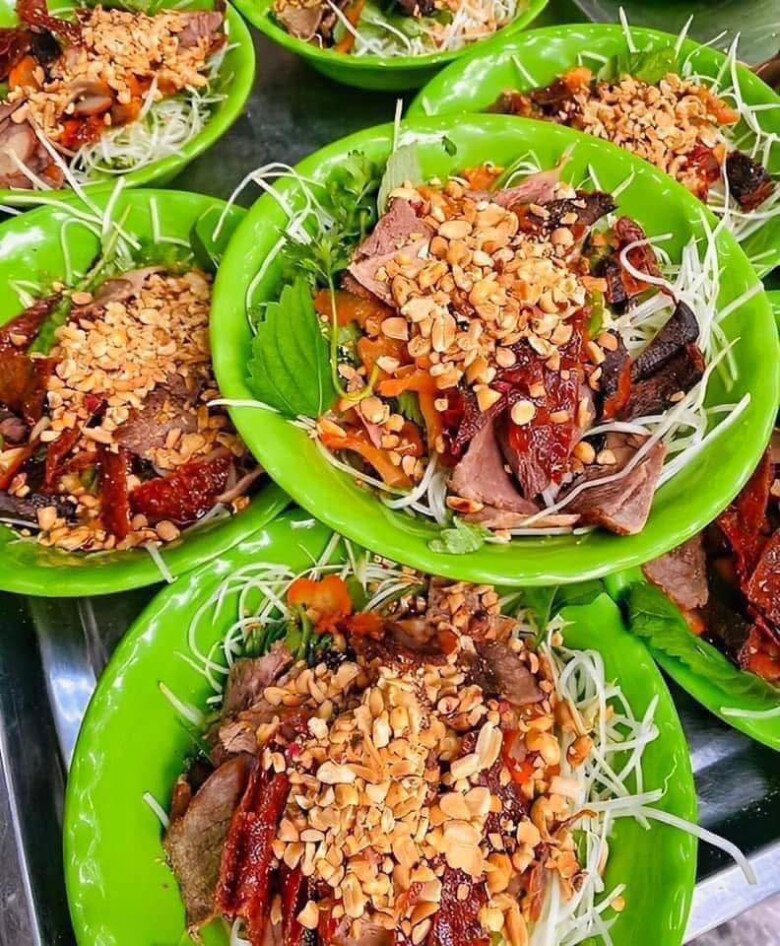 Đi tìm 2 quán nộm bò khô lâu năm giữa lòng phố cổ: Có quán tồn tại hơn 70 năm, mỗi ngày bán hết veo 80kg thịt bò - 3