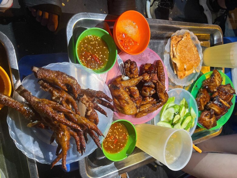 4 quán chân gà nướng "top peak" nhất Thủ đô: Mùi thơm phức khắp phố, người ngồi tràn cả vỉa hè để ăn - 1