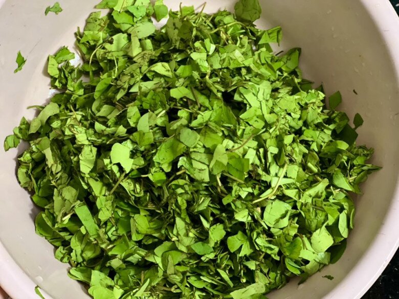 Thứ rau mọc bờ bụi phải nhổ bỏ như cỏ dại nay thành đặc sản chị em lùng mua, nấu canh cua thì ngon hơn "sơn hào hải vị" - 4