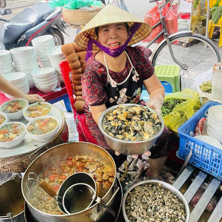 "Ăn sập" 5 quán bún ốc lâu đời nhất Hà Nội: Con ốc nào cũng béo núc, quán vỉa hè đông nghịt khách ngày bán cả nghìn bát - 1