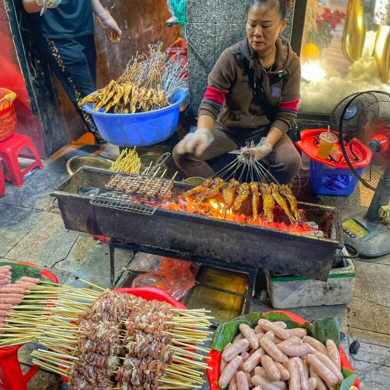 4 quán chân gà nướng "top peak" nhất Thủ đô: Mùi thơm phức khắp phố, người ngồi tràn cả vỉa hè để ăn - 7