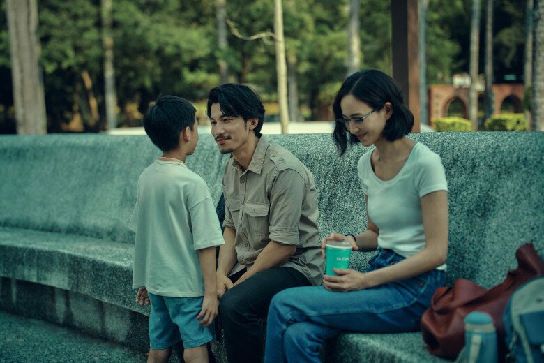 Bác Sĩ Tha Hương: Phim về lao động nhập cư khiến Liên Bỉnh Phát thức trắng để học thoại 3 thứ tiếng, nay làm nên lịch sử - 3