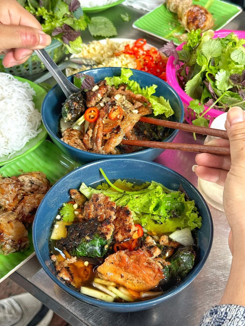 &#34;Ăn sập&#34; 4 quán bún chả lâu đời nhất Thủ đô: Nhiều nơi được Michelin vinh danh, có quán rộng 10m2 bán 600 suất/ngày - 9