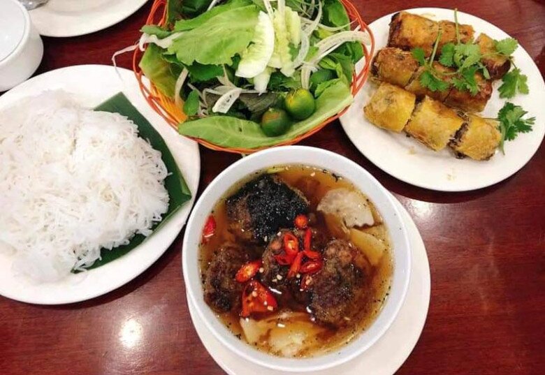 &#34;Ăn sập&#34; 4 quán bún chả lâu đời nhất Thủ đô: Nhiều nơi được Michelin vinh danh, có quán rộng 10m2 bán 600 suất/ngày - 5