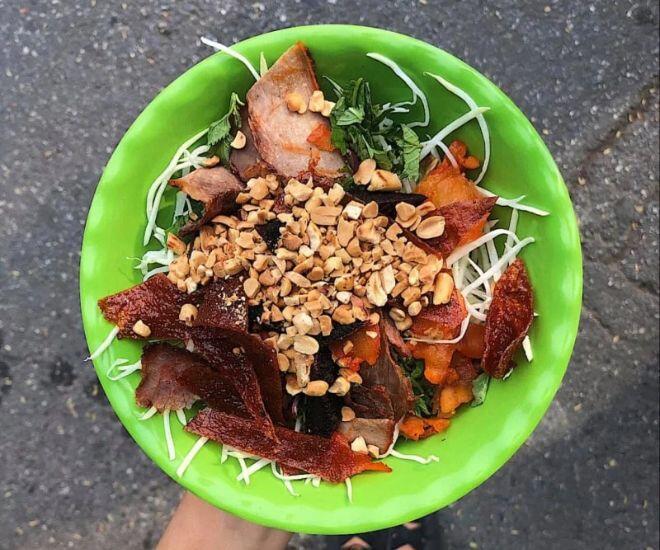 Đi tìm 2 quán nộm bò khô lâu năm giữa lòng phố cổ: Có quán tồn tại hơn 70 năm, mỗi ngày bán hết veo 80kg thịt bò - 1