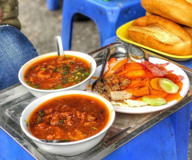 Trời lạnh rồi đi ăn bánh mì sốt vang thôi: 2 địa chỉ uy tín nhất Thủ đô, tồn tại mấy chục năm khách vẫn ghé nườm nượp - 1