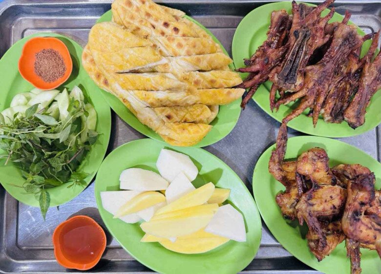 4 quán chân gà nướng "top peak" nhất Thủ đô: Mùi thơm phức khắp phố, người ngồi tràn cả vỉa hè để ăn - 5