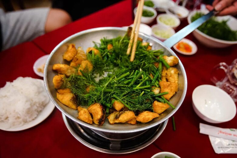 Giữa lòng phố cổ có quán ăn tồn tại 130 năm vẫn đông nghịt khách, được báo Tây ca ngợi &#34;nhất định phải thử&#34; khi tới Hà Nội - 5