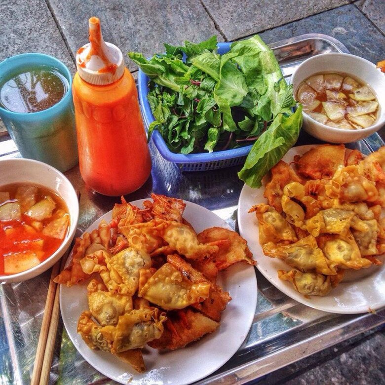 Giữa lòng Thủ đô có 4 hàng bánh tôm lâu năm &#34;chuẩn vị&#34; nhất, có quán hơn 30 năm bán hơn 1000 chiếc/ngày - 3