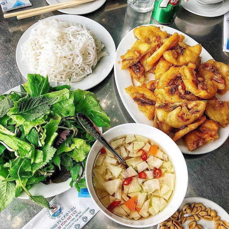 Giữa lòng Thủ đô có 4 hàng bánh tôm lâu năm &#34;chuẩn vị&#34; nhất, có quán hơn 30 năm bán hơn 1000 chiếc/ngày - 1