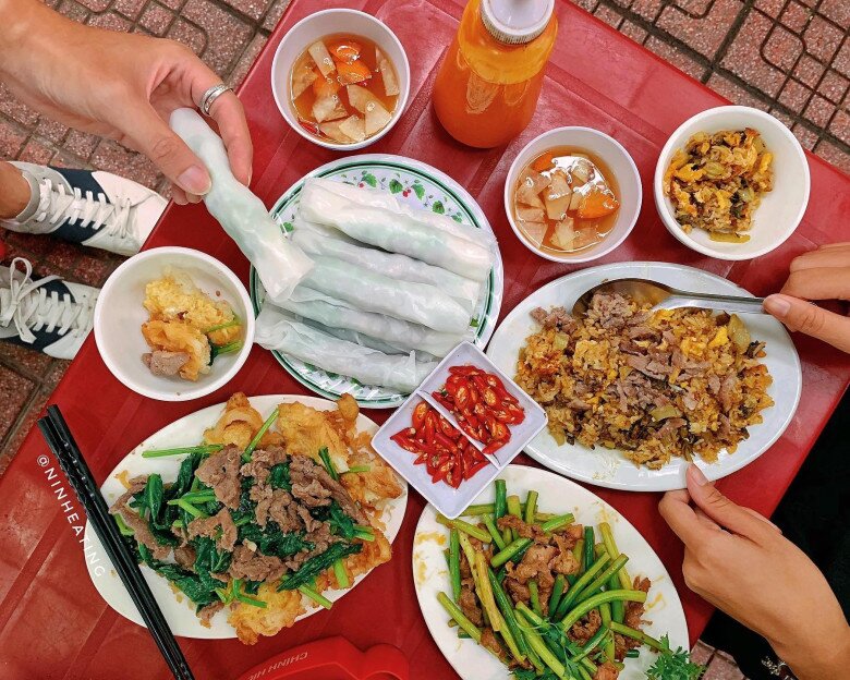 Ít ai biết &#34;sự tích&#34; về món phở cuốn trứ danh Hà Nội: Quán ăn đầu tiên &#34;phát minh&#34; ra xuất sắc được Michelin vinh danh - 1