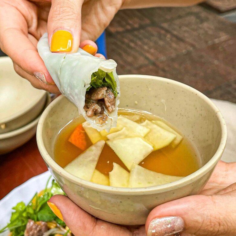 Ít ai biết &#34;sự tích&#34; về món phở cuốn trứ danh Hà Nội: Quán ăn đầu tiên &#34;phát minh&#34; ra xuất sắc được Michelin vinh danh - 4