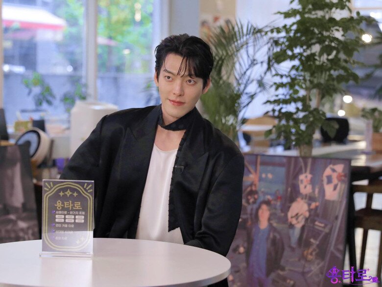 Thần Đèn Ơi Ước Đi: Kim Woo Bin tấu hài gợi nhớ cảnh huyền thoại, hóa Song Hye Kyo khiến khán giả &#34;cười ngất&#34; - 10