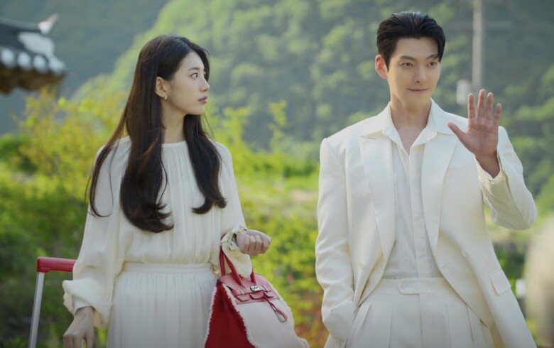 Thần Đèn Ơi Ước Đi: Kim Woo Bin tấu hài gợi nhớ cảnh huyền thoại, hóa Song Hye Kyo khiến khán giả &#34;cười ngất&#34; - 3