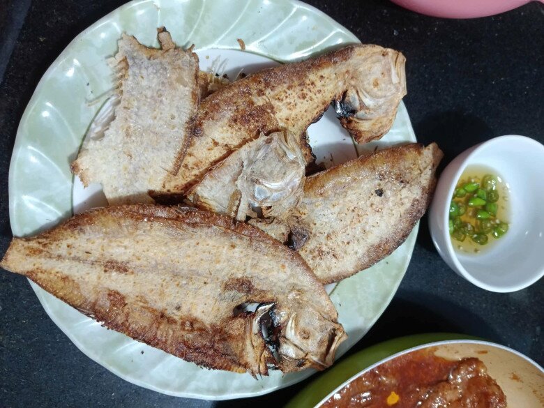 Loài cá nghe tên thấy &#34;rảnh rỗi&#34; xưa không ai ăn vì toàn xương, nay đem phơi khô thành đặc sản miền Tây dân nhậu cực thích - 4