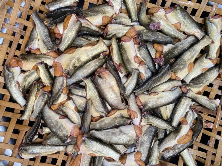 Loài cá nhỏ xíu bụng chứa đầy trứng vàng ươm, là món &#34;quà quê&#34; của người miền Tây nhưng ăn là &#34;ghiền&#34; - 2