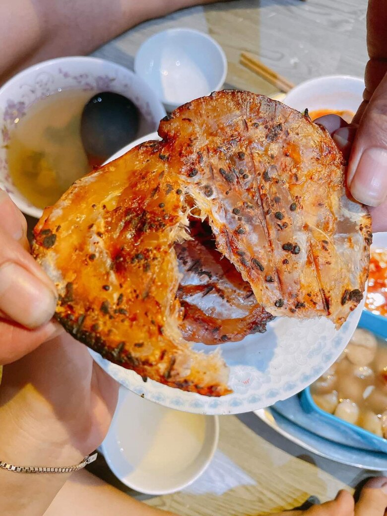 Loài cá tên như thú 4 chân xưa chỉ &#34;nhà nghèo&#34; mới ăn, nay đem phơi khô lại được giới trẻ cực thích, bán 250.000 đồng/kg - 4