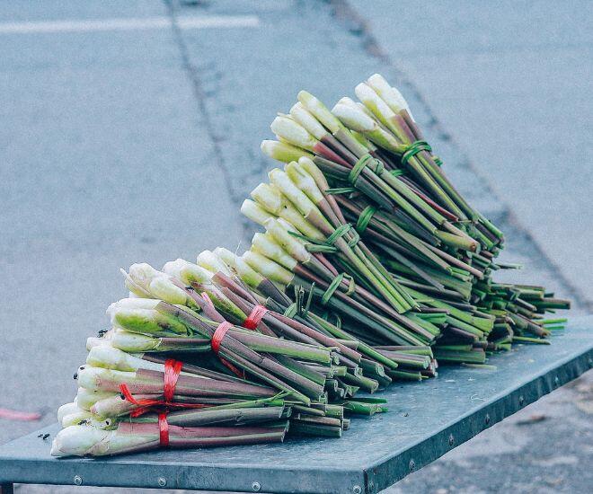 Loại củ mọc từ dưới bùn xưa chỉ người Ninh Bình ăn nay thành đặc sản chị em &#34;săn lùng&#34;, mỗi năm chỉ xuất hiện vài tuần là hết - 1