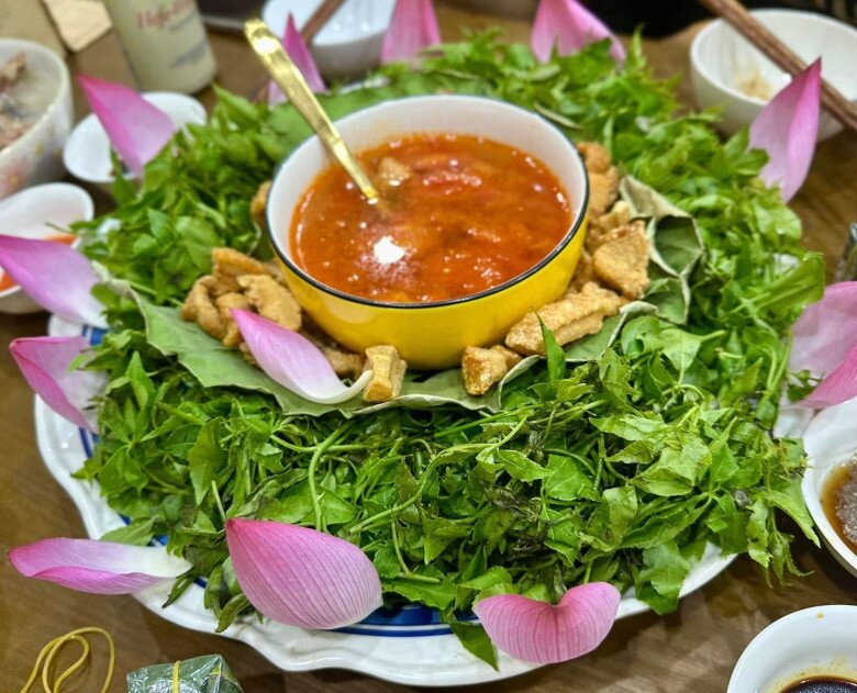 Loại rau mọc dại được xem như "sâm núi", là kho báu của rừng bởi hương vị đặc trưng, giá tới 90.000 đồng/kg - 3