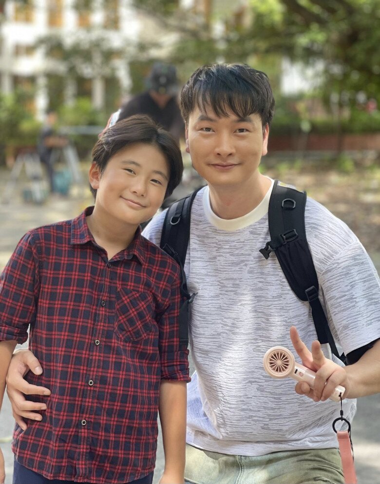 Màn thay diễn viên của Cách Em 1 Milimet: Huỳnh Anh có &#34;con trai thất lạc&#34;, Huyền Lizzie và &#34;em sinh đôi&#34; xinh như búp bê - 4