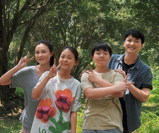 Màn thay diễn viên của Cách Em 1 Milimet: Huỳnh Anh có &#34;con trai thất lạc&#34;, Huyền Lizzie và &#34;em sinh đôi&#34; xinh như búp bê - 1