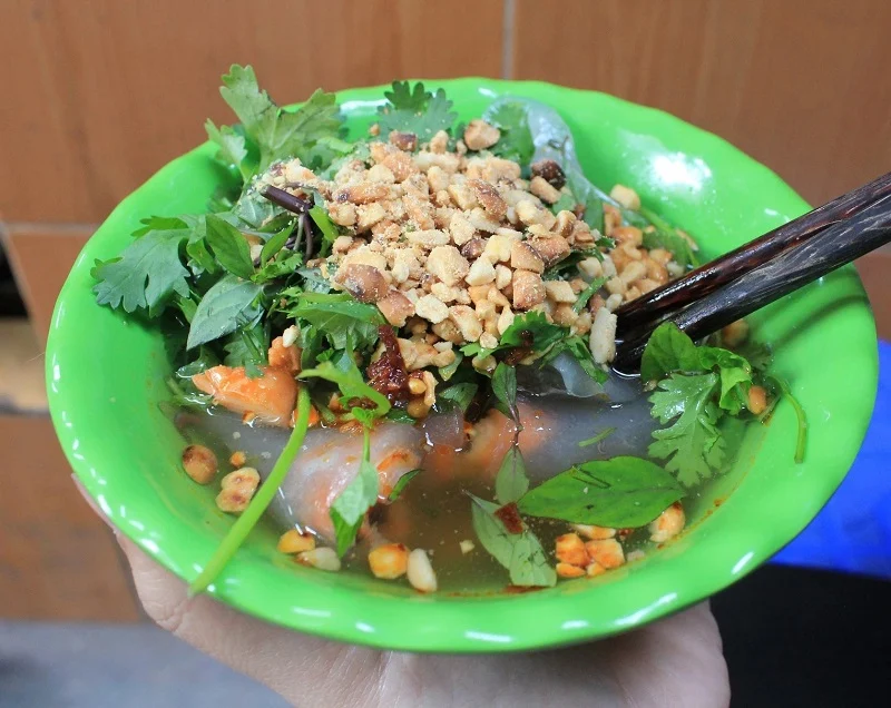 Món ăn vừa quen vừa lạ chỉ có ở Hà Nội: Khắp Thủ đô chỉ còn đúng 2 nơi bán, thử một lần là &#34;nghiện&#34; - 1