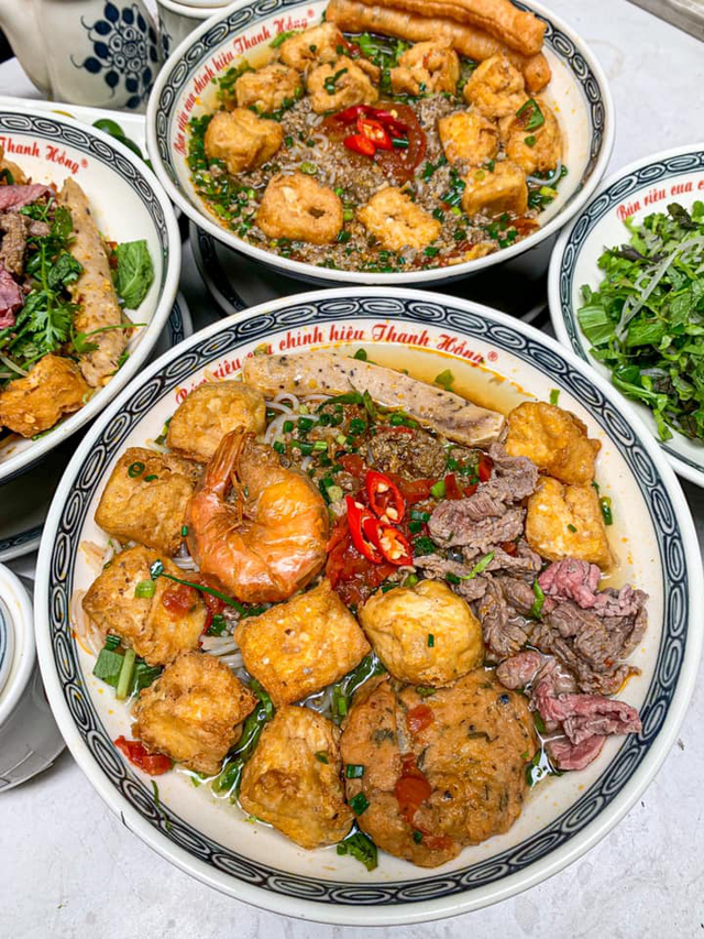 Truy tìm 3 quán bún riêu lâu đời giữa lòng Thủ đô: Tồn tại mấy chục năm vẫn 1 hương vị, nườm nượp khách không đủ chỗ ngồi - 2