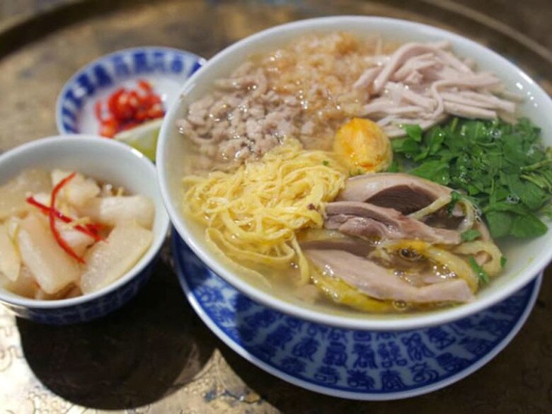 2 quán bún thang lâu đời nhất Thủ đô: Tồn tại hơn 30 năm, chỉ bán buổi tối mà hết veo 800 bát/ngày - 6
