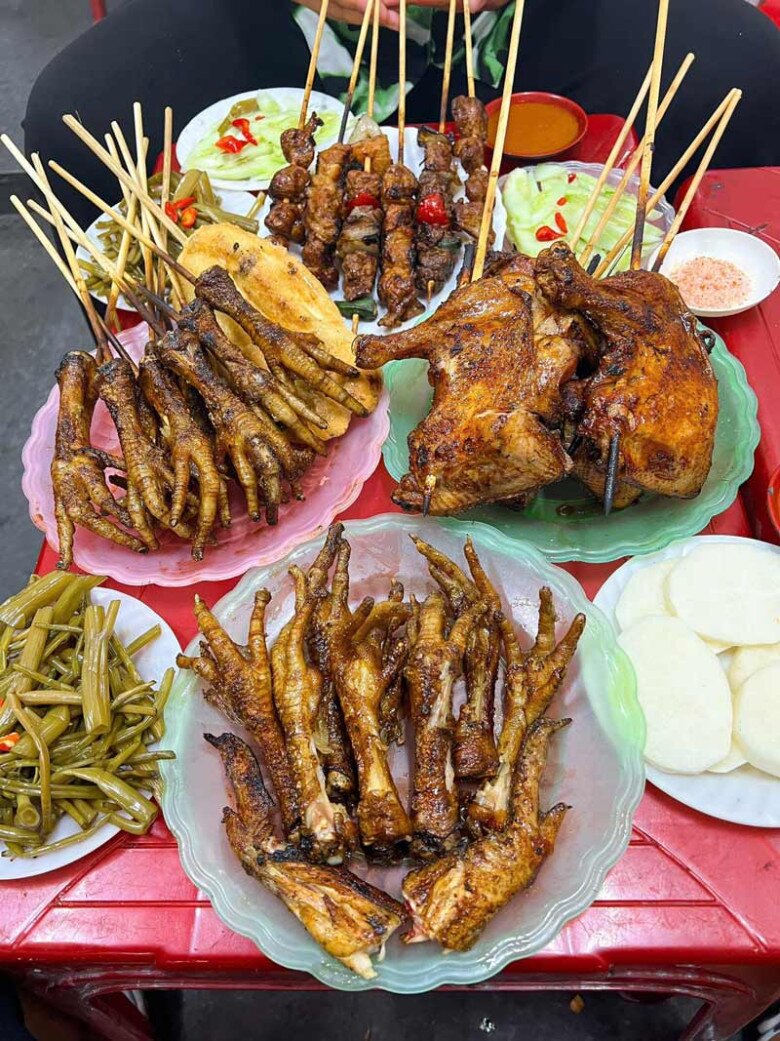 4 quán chân gà nướng "top peak" nhất Thủ đô: Mùi thơm phức khắp phố, người ngồi tràn cả vỉa hè để ăn - 4