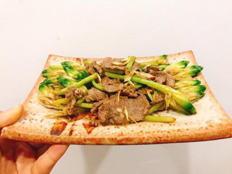 Thứ tưởng măng tây đang khiến chị em Thủ đô &#34;lùng sục&#34;: Mỗi năm chỉ có 1 mùa, người chê &#34;như bò nhai rơm&#34; người lại cực nghiện - 3