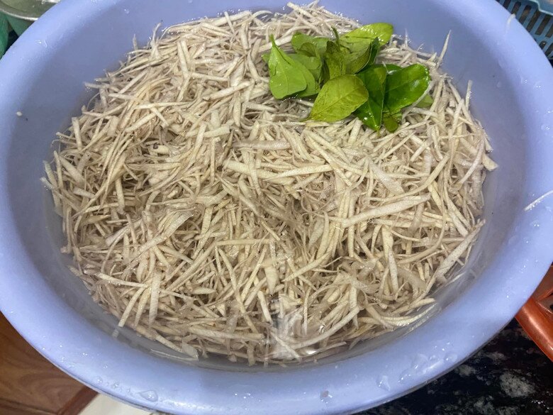 Thứ xưa nhà nghèo ăn chống đói nay thành đặc sản đóng hộp bán khắp nơi, người thành phố nhìn mà thòm thèm - 3