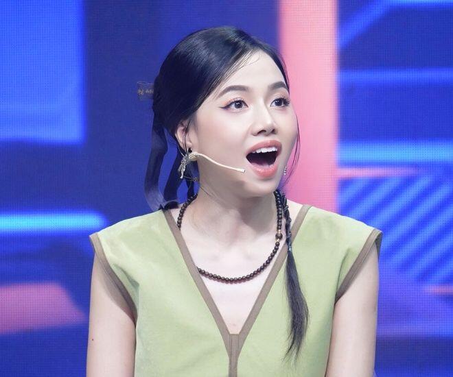 Từ Minh Hằng đến Đông Nhi - dàn sao Việt lần đầu chạm mặt “song trùng” A.I của chính mình - 1