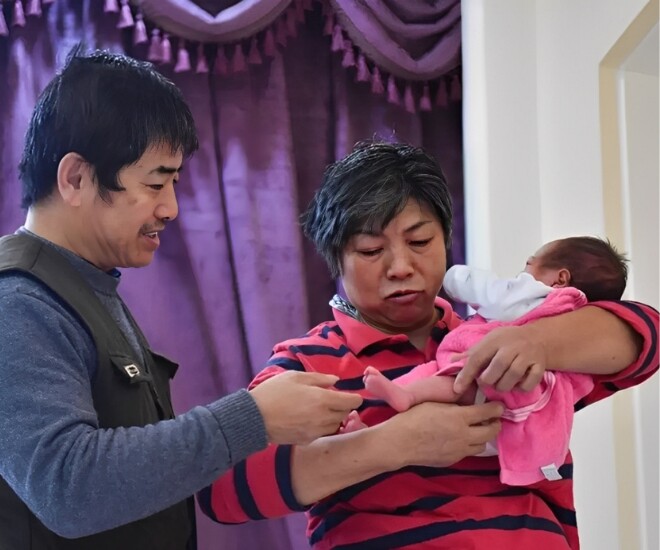 30 năm sau cái chết của con cả, người mẹ &#34;siêu cao tuổi&#34; hạ sinh bé trai khoẻ mạnh nhưng đây mới là điều gây tranh cãi - 1