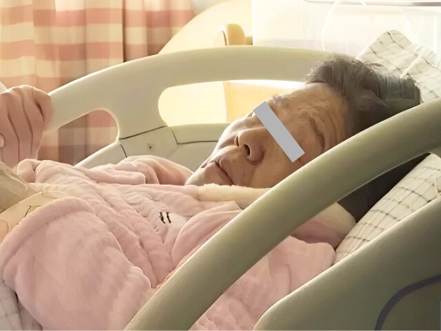 30 năm sau cái chết của con cả, người mẹ &#34;siêu cao tuổi&#34; hạ sinh bé trai khoẻ mạnh nhưng đây mới là điều gây tranh cãi - 2