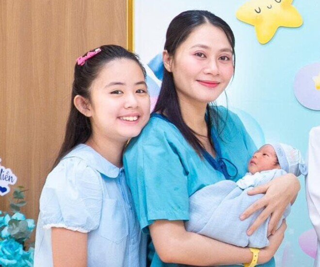 Thanh Hiền - Vân Trang: Cặp “tình địch” năm nào giờ thành mẹ bỉm cực phẩm, Vân Trang đẻ 4 lần vẫn thon thả - 5