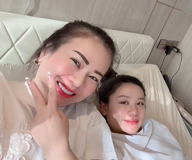 Cô dâu 1000 cây vàng ở Đồng Tháp hạ sinh con đầu lòng ở tuổi 23, công chúa nhỏ tương lai thừa hưởng tiệm vàng của gia tộc - 2