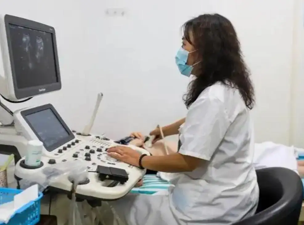 Cụ U80 lấy người giúp việc kém 43 tuổi, ngày vợ sinh, ông chết lặng trước sự thật về đứa bé - 3