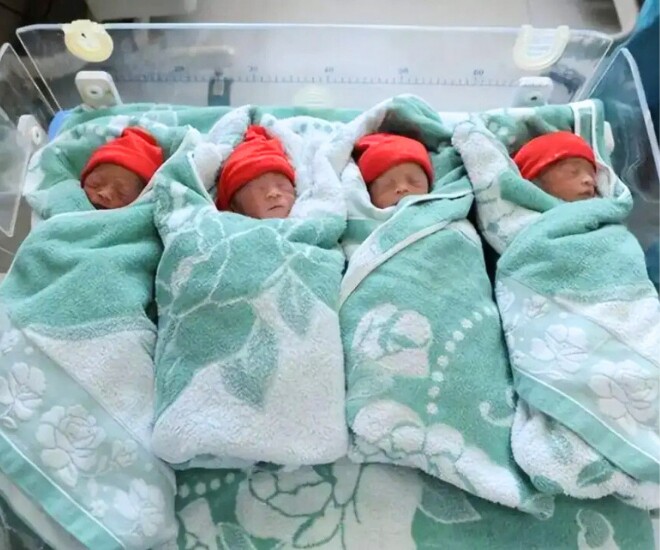 Mẹ sinh 4 con đẹp như hoa gây sốt MXH, các bé 9 tuổi đi đóng phim, giờ đều rất ưu tú - 1