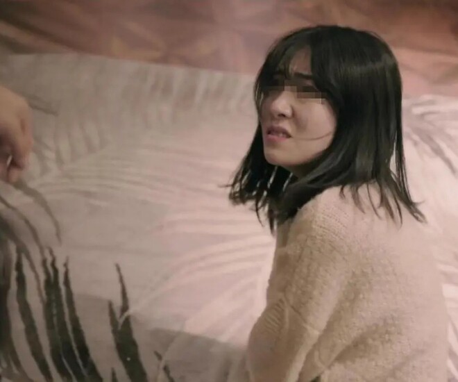 Vợ trượt chân sảy thai ở tháng thứ 7, chồng giận dữ đòi ly hôn, 2 tháng sau cô phát hiện đứa trẻ vẫn còn sống - 1