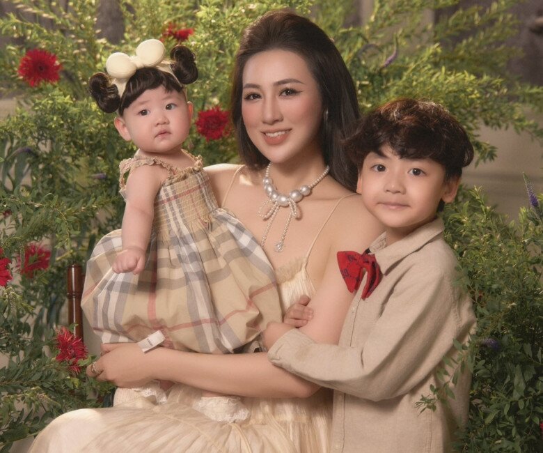 Lấy thiếu gia Hà Nội, MC Đài THVN nghỉ việc về làm mẹ sang chảnh, chẳng tiếc khi con mượn túi hiệu LV đi chơi - 5