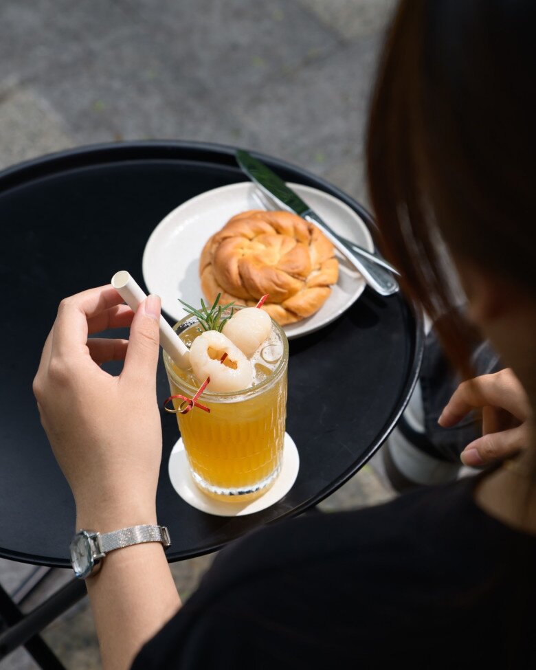 3 quán cà phê trên đường Hàn Thuyên, mặt bằng thuê gần 1 tỷ đồng/ tháng, ngồi chill cuối tuần giữa lòng phố - 6