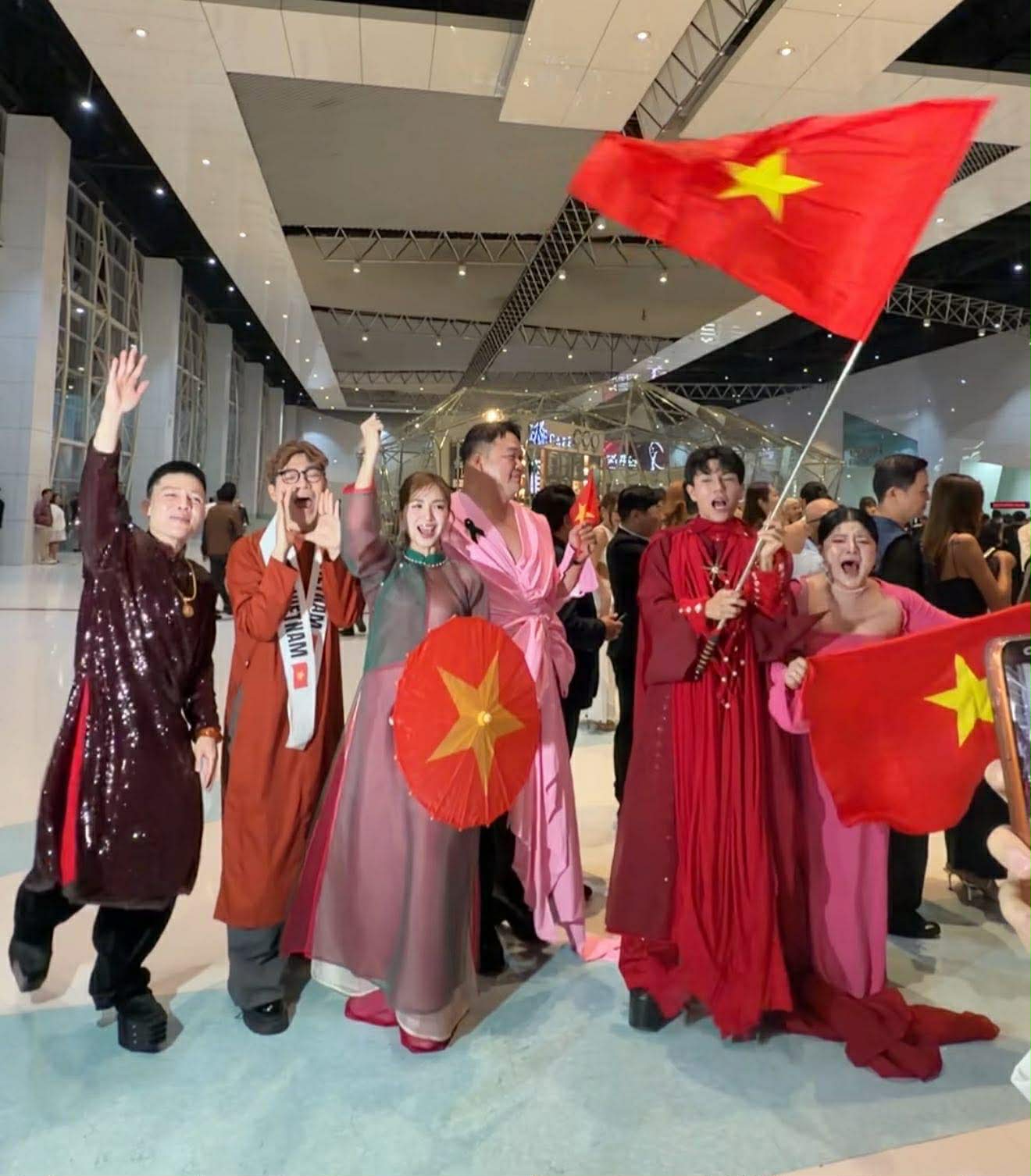 Trực tiếp chung kết Miss Universe 2025: Tân hoa hậu chính thức gọi tên đại diện đến từ Mexico - 48