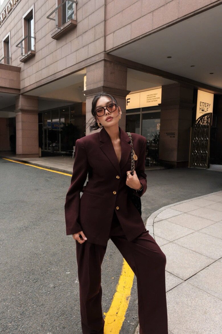 Gu ăn mặc nóng bỏng của Á hậu Việt yêu thiếu gia là hậu duệ đời thứ 7 của gia tộc nước hoa Pháp danh giá - 5