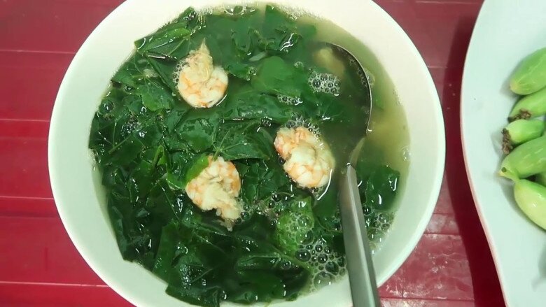 Cây dại ở quê leo đầy hàng rào, lá ngắt làm rau, quả ăn ngon ngọt như cà chua được coi là “đặc sản” - 4