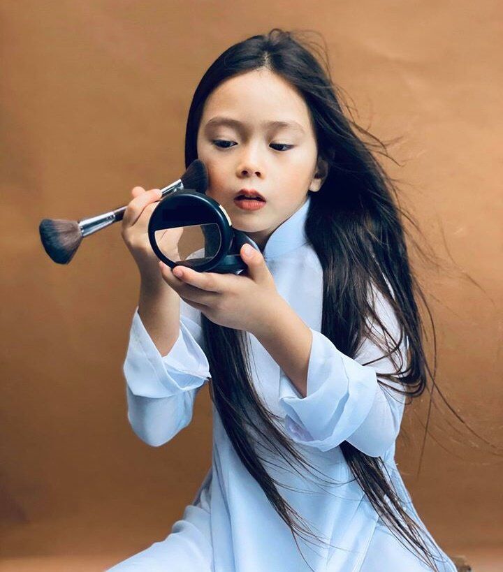 Con gái lai Thuỵ Điển của nữ ca sĩ nổi tiếng xinh như thiên thần, nói được ba thứ tiếng, gây chú ý vì làn da trắng hồng - 4