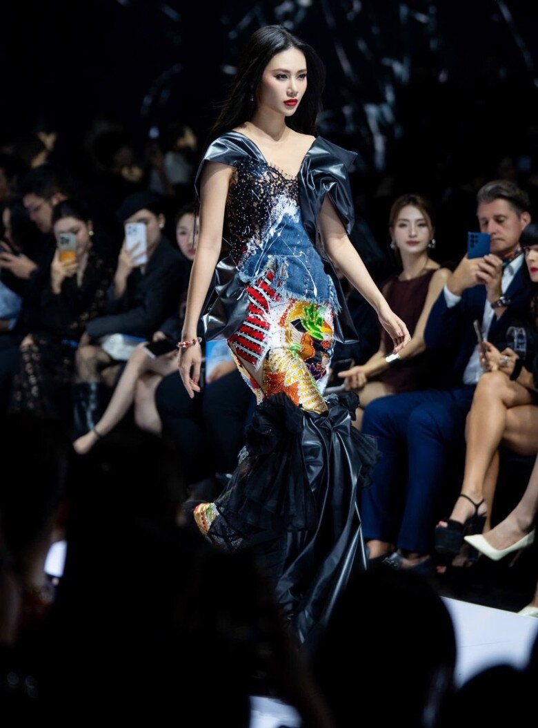 Cú "đá váy" khi làm vedette của Bùi Quỳnh Hoa - 2