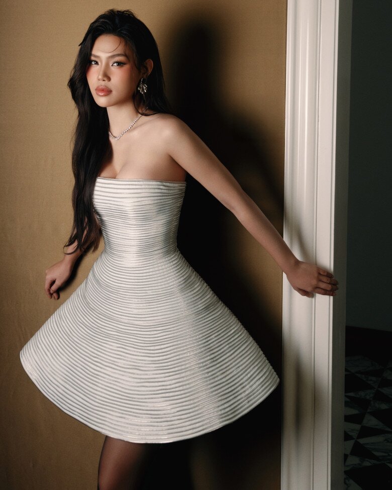 Nhan sắc thăng hạng của Top 2 Miss Cosmo Vietnam sau 4 tháng đăng quang - 5