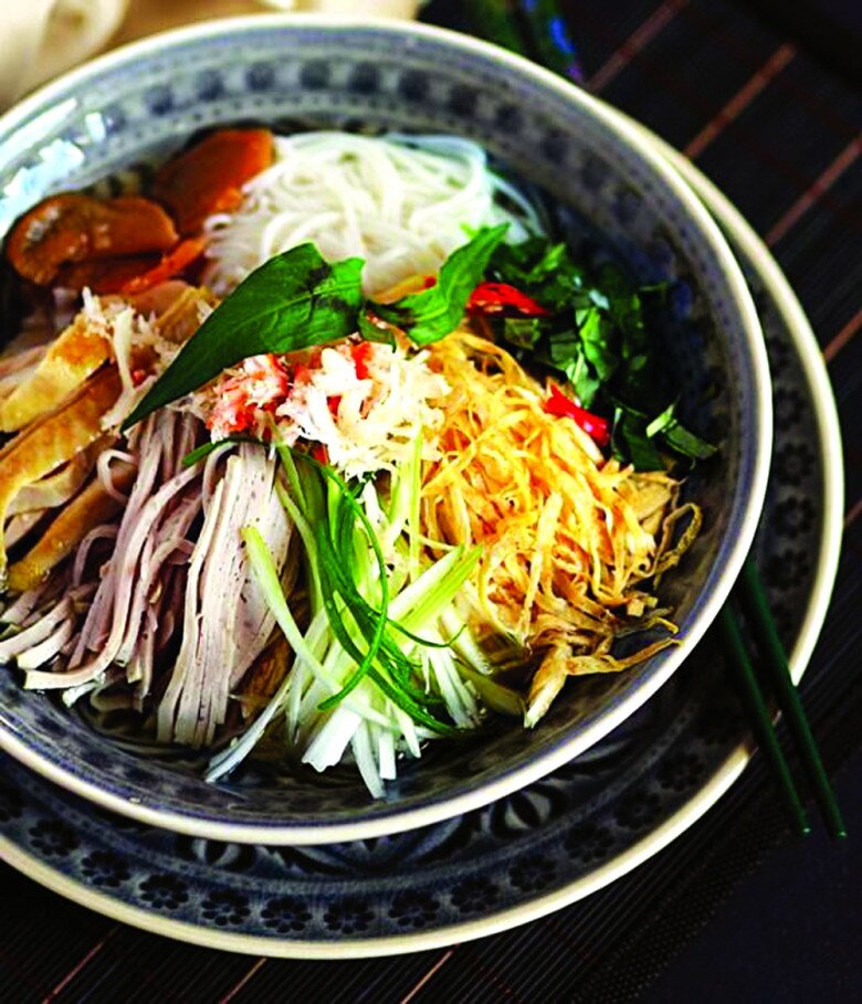 2 quán bún thang lâu đời nhất Thủ đô: Tồn tại hơn 30 năm, chỉ bán buổi tối mà hết veo 800 bát/ngày - 7