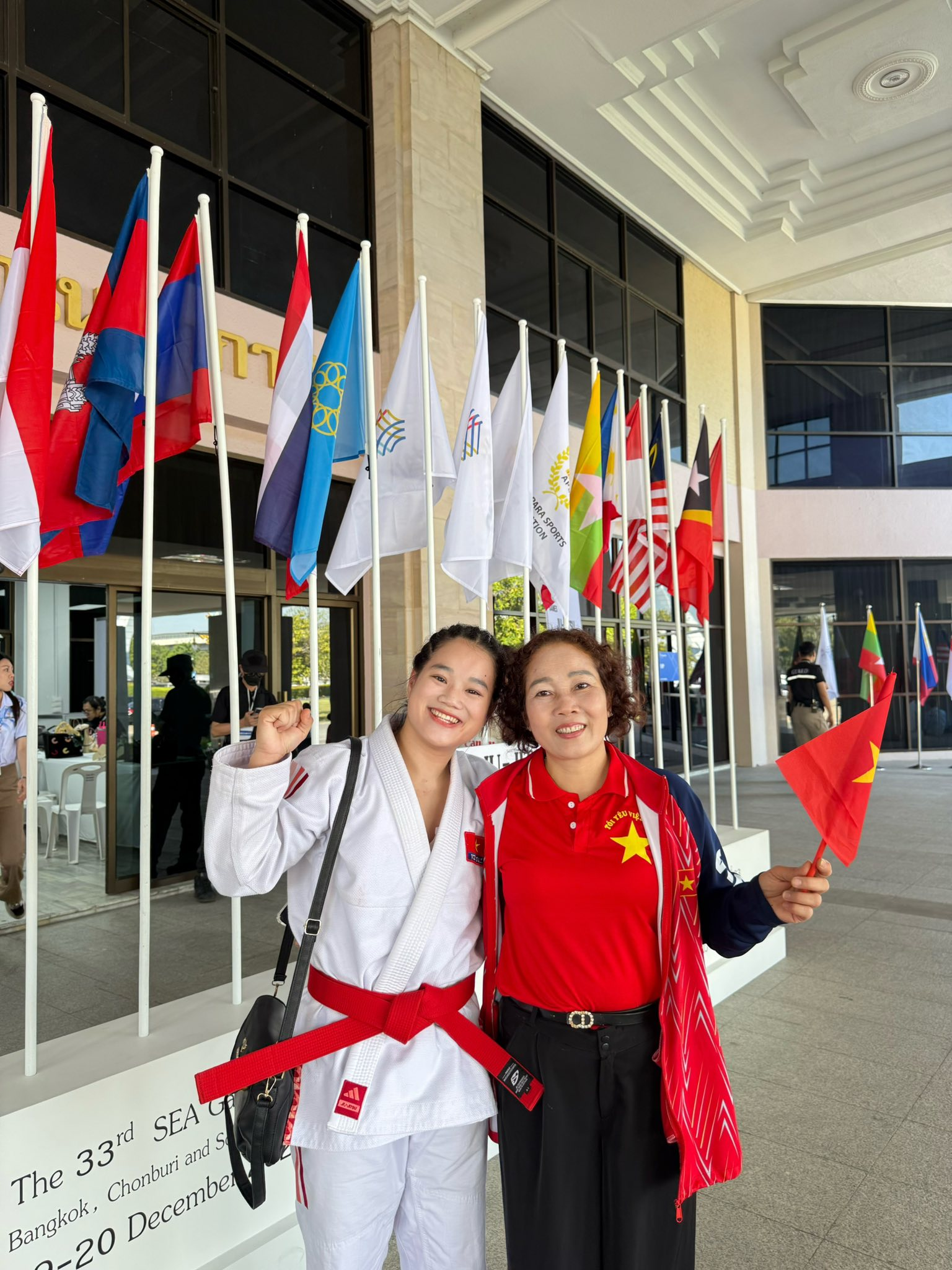 VĐV Jujitsu được mẹ "hộ tống" sang Thái thi đấu, vượt nỗi sợ giành huy chương, tiết lộ lời dặn dò đặc biệt - 4