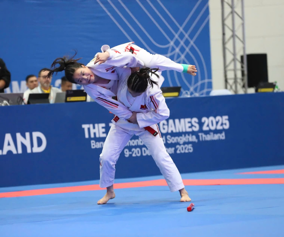 VĐV Jujitsu được mẹ "hộ tống" sang Thái thi đấu, vượt nỗi sợ giành huy chương, tiết lộ lời dặn dò đặc biệt - 1